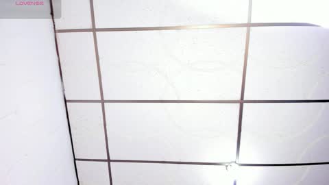 lapeligrosa_ online show from January 14, 1:05 pm