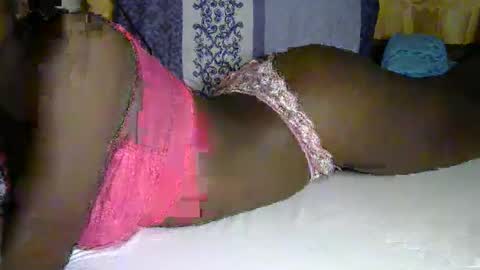 Snapshot of lara5872 chatting on October 9, 10:14 pm lara online show from October 9, 10:14 pm