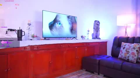 Hello Guys I am Lara Giraldo  WELCOME To my room online show from December 16, 1:22 am