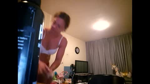 Snapshot of laraa333 chatting on October 11, 1:21 am Little online show from October 11, 1:21 am