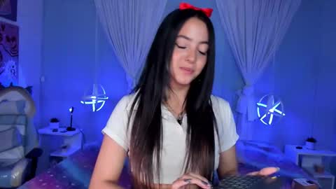 Snapshot of laraa_rous chatting on October 2, 4:06 am lara online show from October 2, 4:06 am