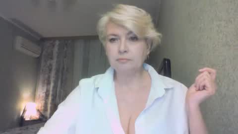 laramrs online show from March 6, 6:25 pm