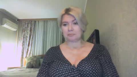 Snapshot of laramrs chatting on October 15, 4:42 pm laramrs online show from October 15, 4:42 pm