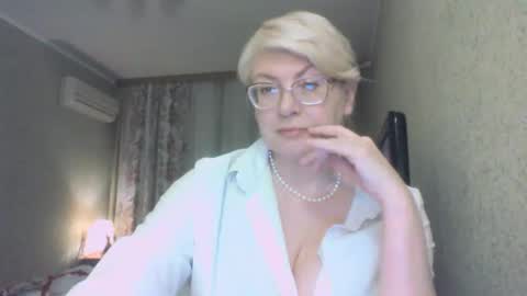 laramrs online show from March 28, 6:29 pm