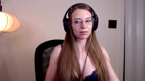 larawintersxxx online show from July 25, 11:01 pm