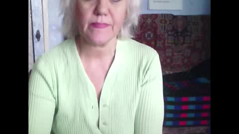 Snapshot of larisaq4ugo24 chatting on February 18, 9:32 am larisaq4ugo24 online show from February 18, 9:32 am