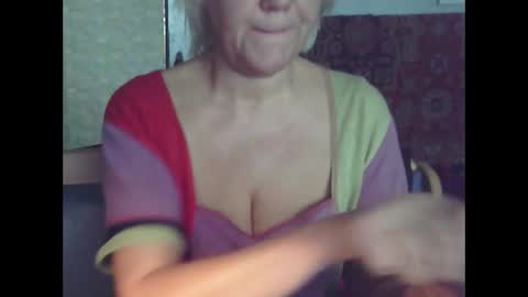 Snapshot of larisaq4ugo24 chatting on March 11, 8:52 am larisaq4ugo24 online show from March 11, 8:52 am