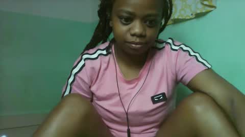 Snapshot of larissa645771 chatting on September 19, 4:11 am larissa645771 online show from September 19, 4:11 am