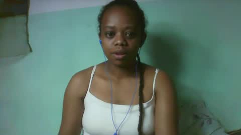 Snapshot of larissa645771 chatting on October 1, 9:25 am larissa645771 online show from October 1, 9:25 am