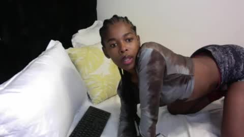 larrine online show from July 1, 9:36 pm