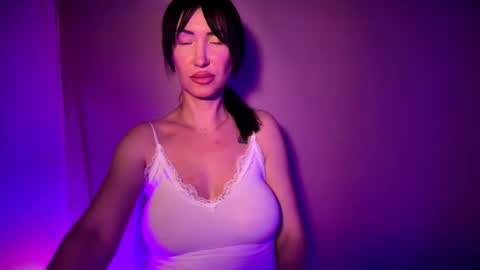 Goddess Tati Bangs Fetish online show from May 19, 9:22 pm