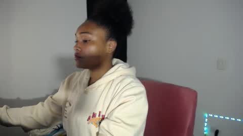 Snapshot of latin_rihanna_j chatting on September 23, 2:43 am karen online show from September 23, 2:43 am