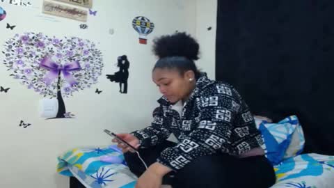 Snapshot of latin_rihanna_j chatting on December 3, 2:01 am karen online show from December 3, 2:01 am