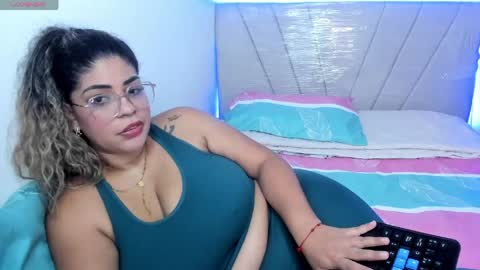 latinamav22 online show from June 6, 10:05 pm