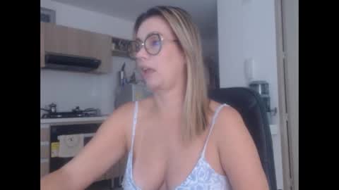 latinpaprika online show from February 25, 11:43 am