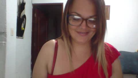 Laura online show from February 3, 9:07 pm