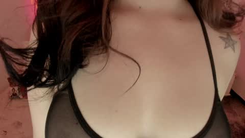 Snapshot of lau_123x chatting on December 20, 6:08 am Laura online show from December 20, 6:08 am