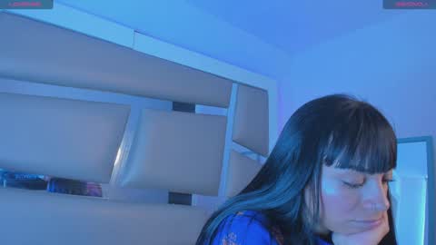 Snapshot of laura__js_ chatting on February 6, 9:06 pm laura__js_ online show from February 6, 9:06 pm