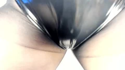Snapshot of laura__js_ chatting on October 4, 9:15 am laura__js_ online show from October 4, 9:15 am