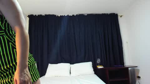 Snapshot of laura__martiinez chatting on January 9, 3:58 am online show from January 9, 3:58 am