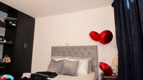 Snapshot of laura__martiinez chatting on February 15, 2:11 pm online show from February 15, 2:11 pm