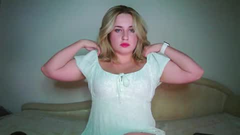 Snapshot of laura__nelson chatting on September 27, 10:06 pm Laura  Nelson online show from September 27, 10:06 pm