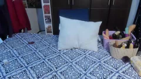  Wen  online show from February 20, 4:52 pm