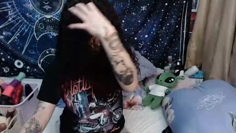  Wen  online show from December 10, 9:33 pm