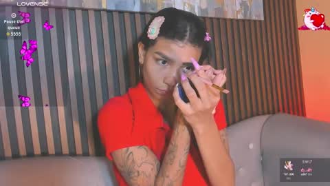 Snapshot of laura_aristizabal_19 chatting on October 9, 1:15 pm Laura online show from October 9, 1:15 pm