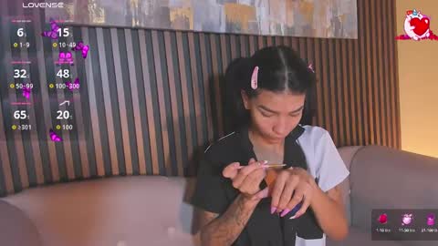 Snapshot of laura_aristizabal_19 chatting on October 8, 1:04 pm Laura online show from October 8, 1:04 pm