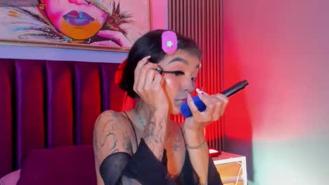 Laura online show from November 30, 1:15 pm