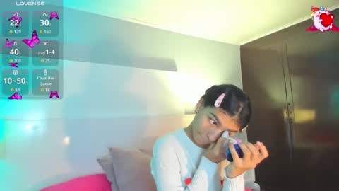 Snapshot of laura_aristizabal_19 chatting on October 16, 1:14 pm Laura online show from October 16, 1:14 pm