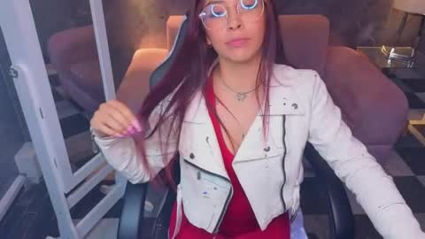 laura_b_ online show from April 22, 3:14 am