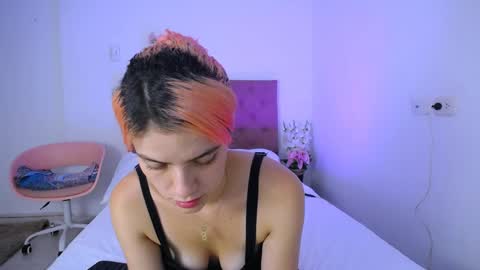 Snapshot of laura_candy02 chatting on January 9, 3:23 pm LAURA online show from January 9, 3:23 pm