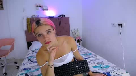 Snapshot of laura_candy02 chatting on March 12, 5:38 pm LAURA online show from March 12, 5:38 pm