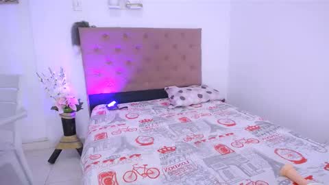 Snapshot of laura_candy02 chatting on September 10, 4:51 pm LAURA online show from September 10, 4:51 pm