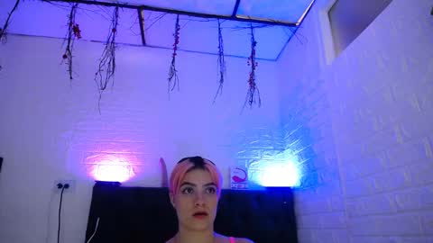 Snapshot of laura_candy02 chatting on December 12, 2:11 pm LAURA online show from December 12, 2:11 pm