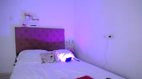 Snapshot of laura_candy02 chatting on December 26, 3:53 pm LAURA online show from December 26, 3:53 pm