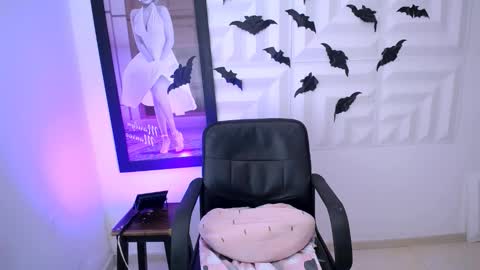 Snapshot of laura_candy02 chatting on October 14, 2:30 pm LAURA online show from October 14, 2:30 pm