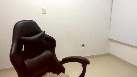 laura online show from October 1, 3:33 am