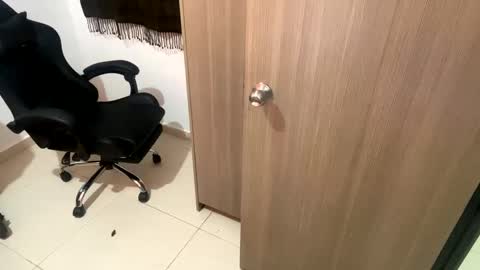 laura online show from March 8, 1:04 am