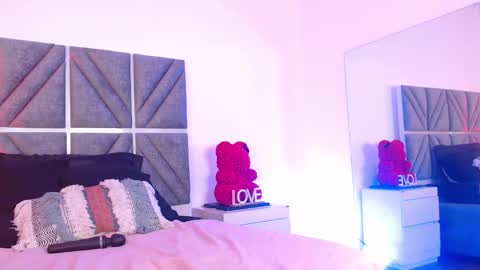 laura_dicardy online show from November 14, 8:42 pm