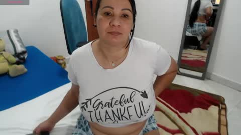 laura_foxx2379 online show from July 15, 5:50 pm