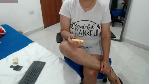 laura_foxx2379 online show from July 23, 1:58 am