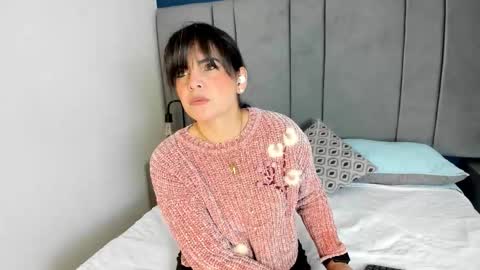 laura hotties online show from November 24, 1:02 pm