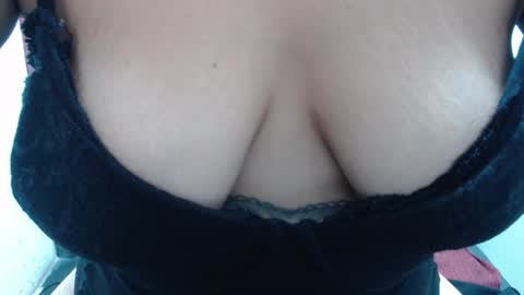  Laura  online show from November 21, 9:33 am