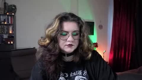 Miss Laura online show from September 26, 1:42 pm