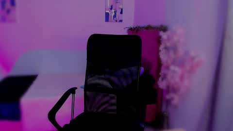 Laura Rose online show from November 15, 6:53 pm