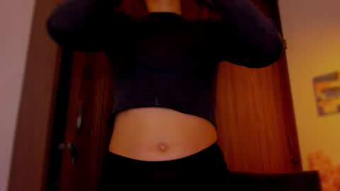 Laura Rose online show from March 9, 2:15 am