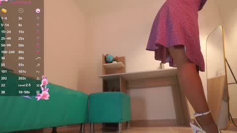 Snapshot of laura_zans_ chatting on January 28, 12:00 pm Laura Zans I am sensual goddes and i was born for loveworshipping and enjoyment. online show from January 28, 12:00 pm